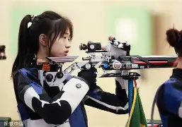 射击夜战：中原银狐队大胜漓江猎隼队，临门一脚致胜赛后更衣室沸腾(电影血战昆仑关56)